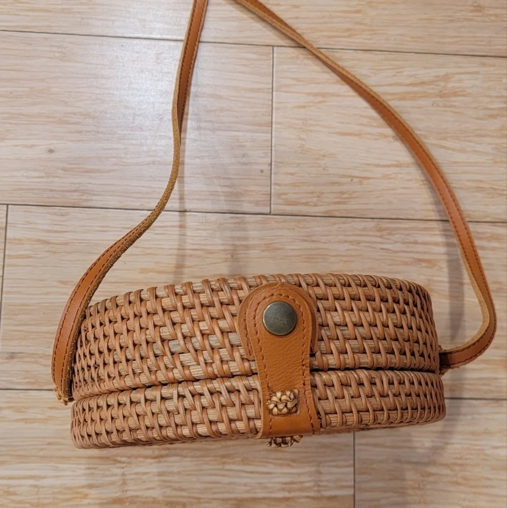 Round Straw Crossbody Bag Purse Rattan Boho Basket Woven Beach